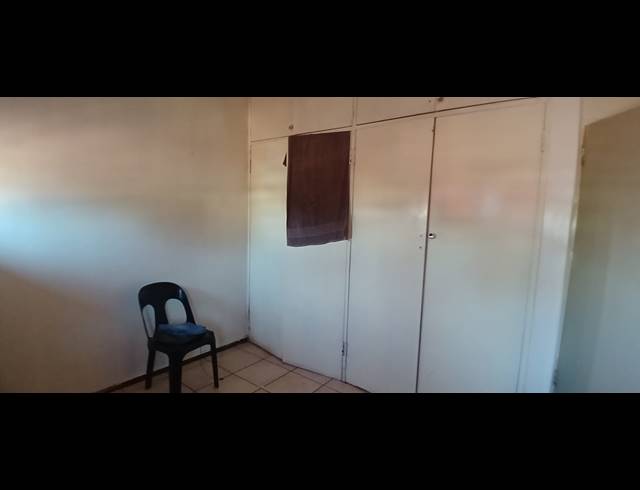 2 BEDROOM FLAT FOR SALE IN VEREENIGING CENTRAL